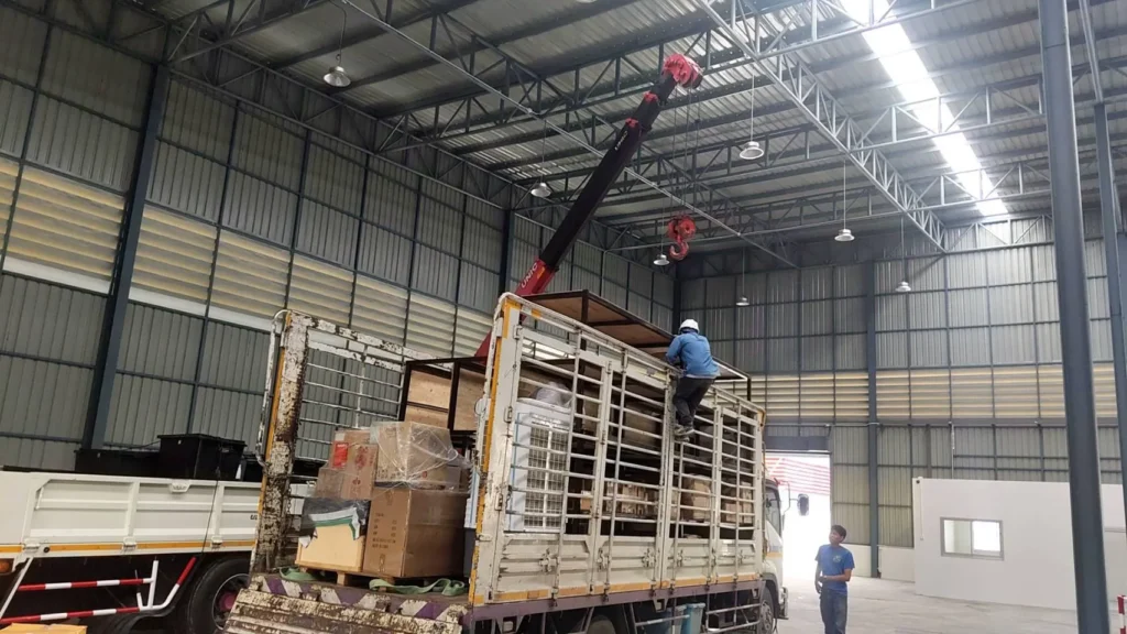 รถเทรลเลอร์ขนย้ายนาเยีย